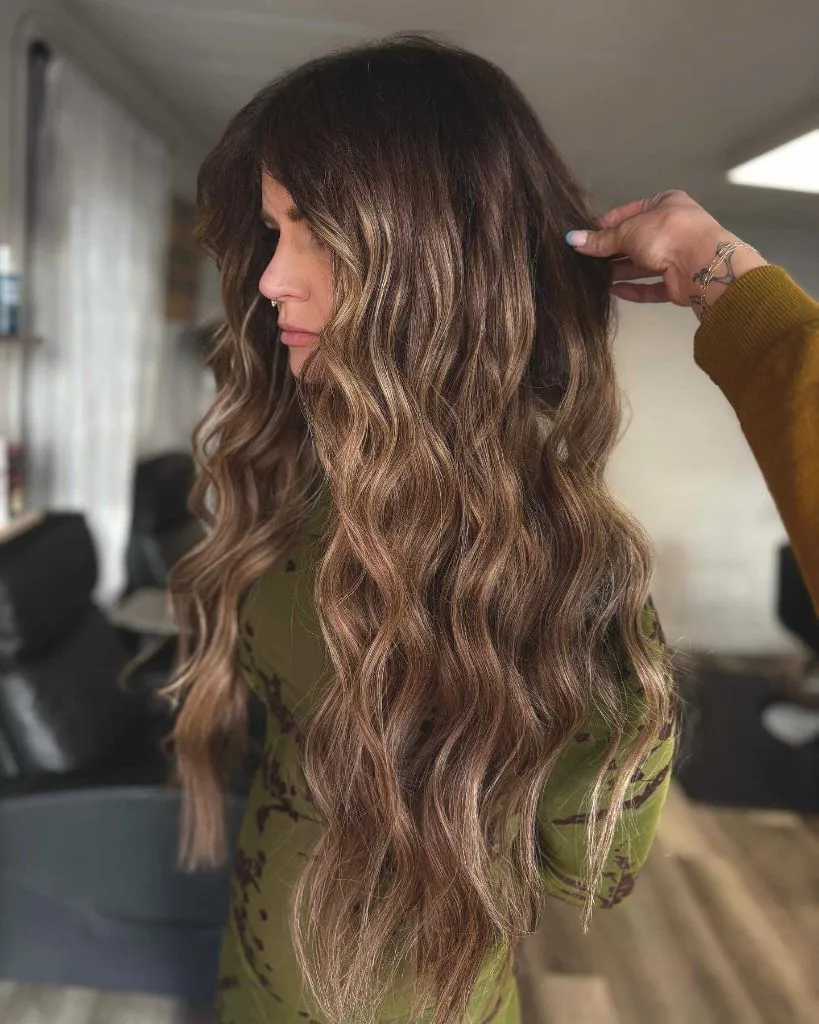 Fall Hairstyles for Long Hair 2026 Dimensional Brunette Waves with Caramel Highlights Throughout