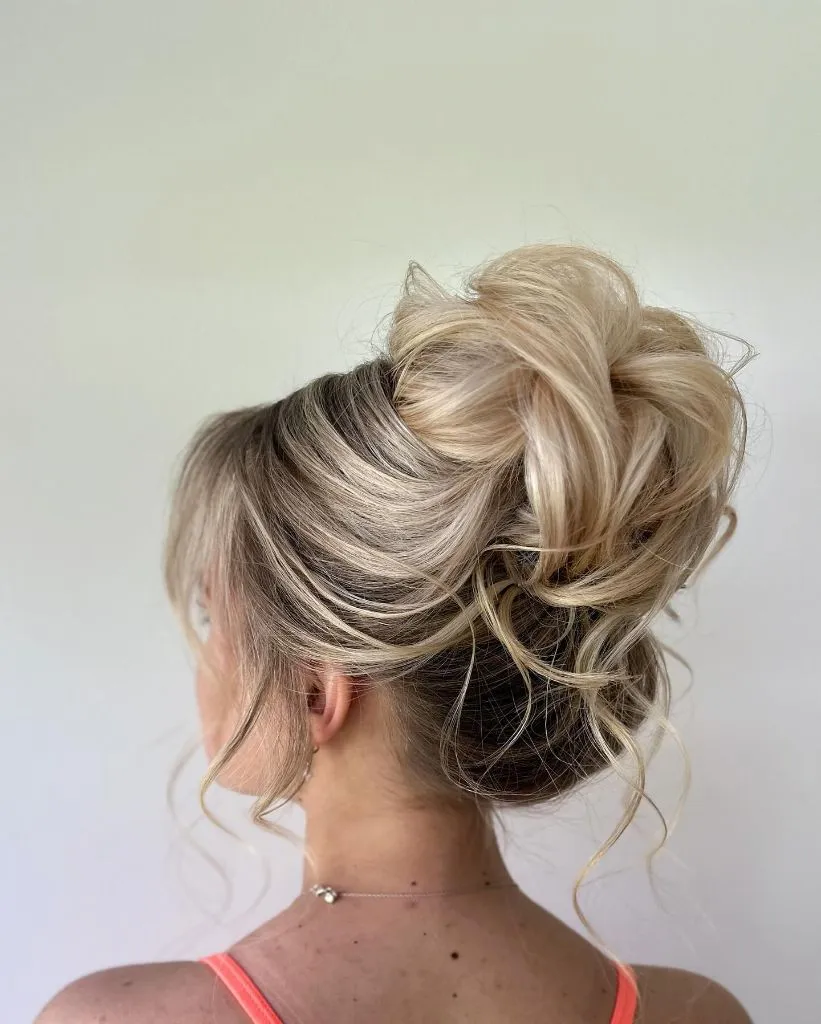 Fall Hairstyles 2026 Tousled Blonde Messy Bun for Effortless Weekend Texture