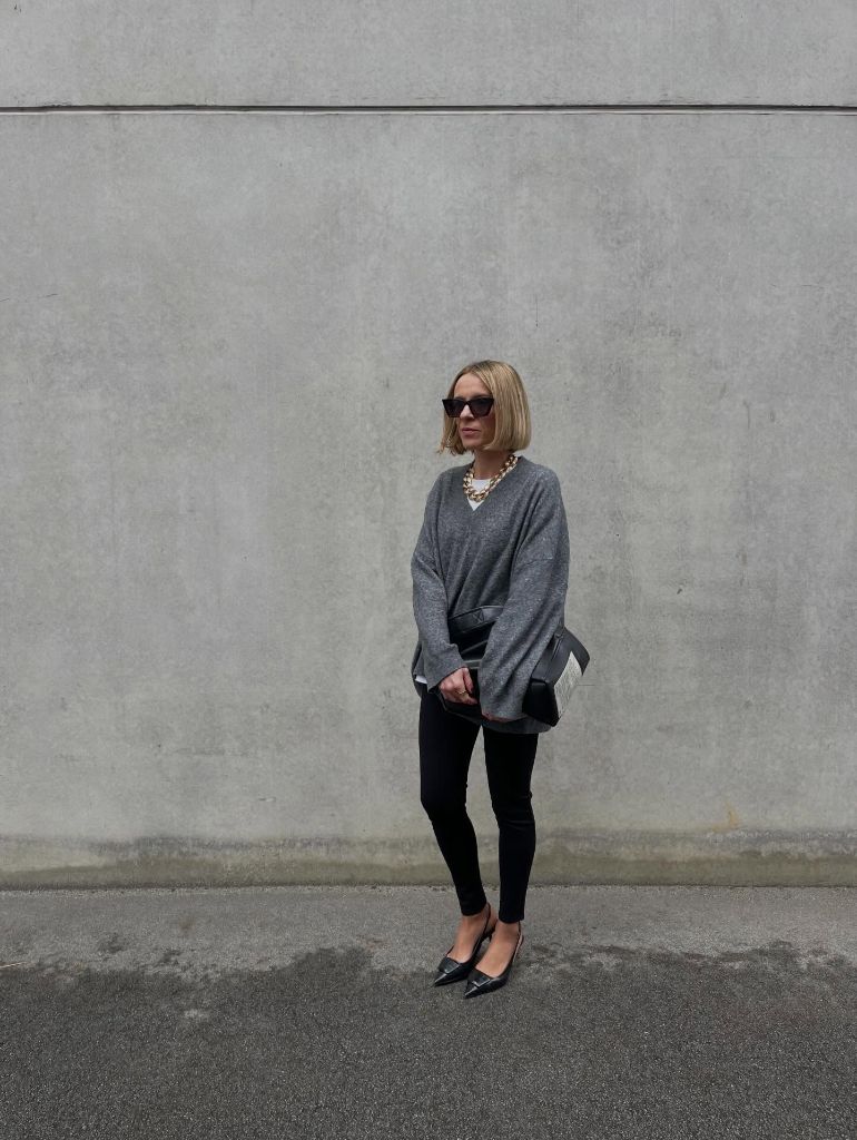Nice Fall Outfits 2026 Grey V-Neck Sweater With Black Skinnies and Pointed Flats