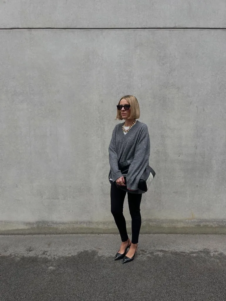 Nice Fall Outfits 2026 Grey V-Neck Sweater With Black Skinnies and Pointed Flats