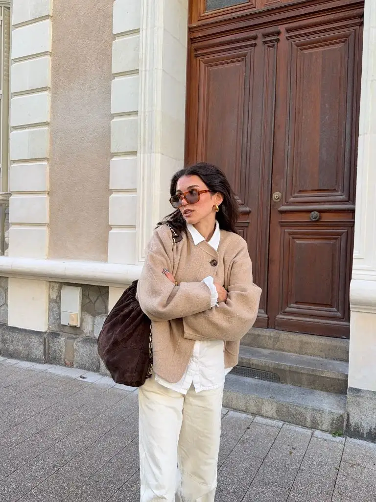 Fall Classy Outfits Women 2026 Oatmeal Wool Jacket and Cream Denim for Old-Town Strolls