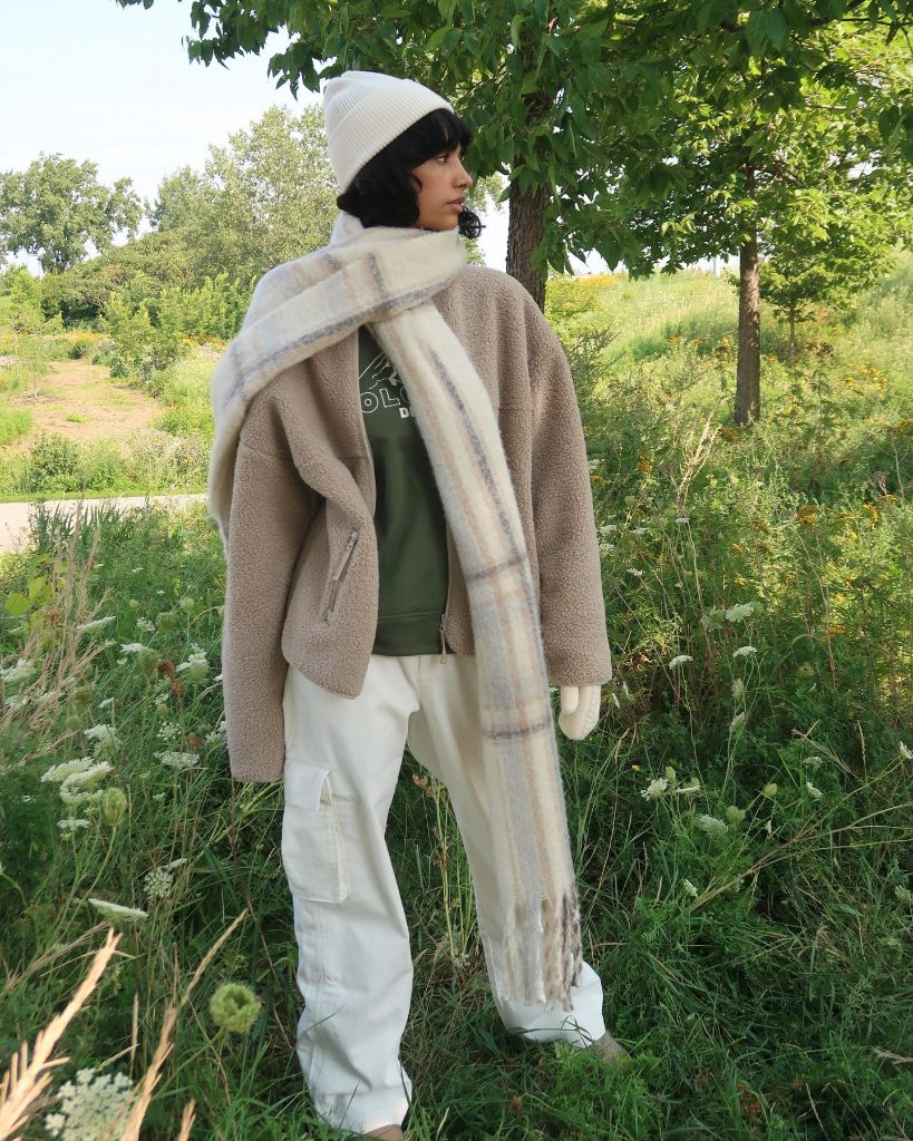 Comfy Fall Outfits 2026 Sherpa Jacket and Plaid Scarf for a Nature Walk