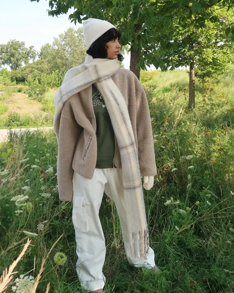 Comfy Fall Outfits 2026 Sherpa Jacket and Plaid Scarf for a Nature Walk