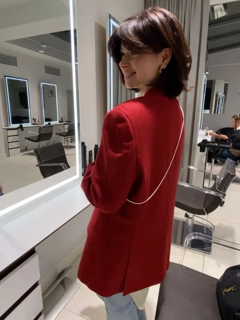 Fall Short Haircuts 2026 Soft Layered Brunette With A Flipped-Out Finish At The Salon