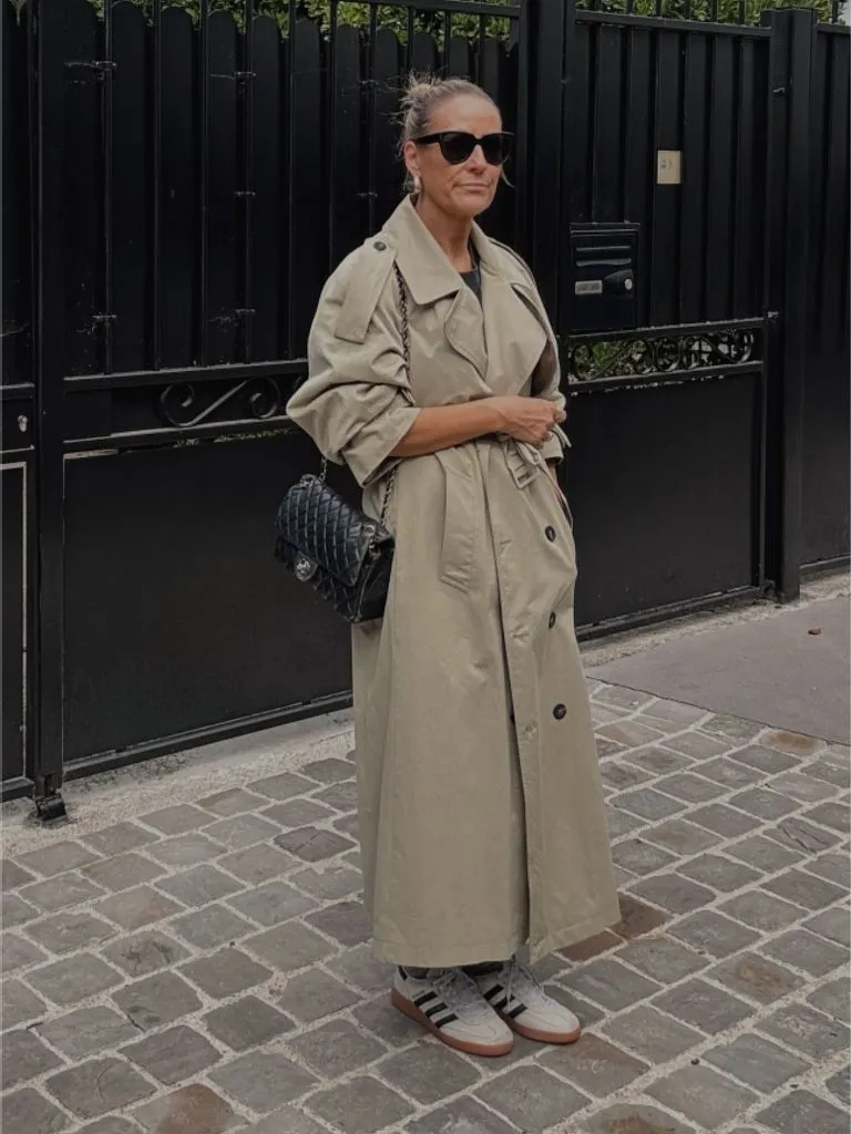 Fall Mom Outfits 2026 Khaki Trench Coat With Samba Sneakers