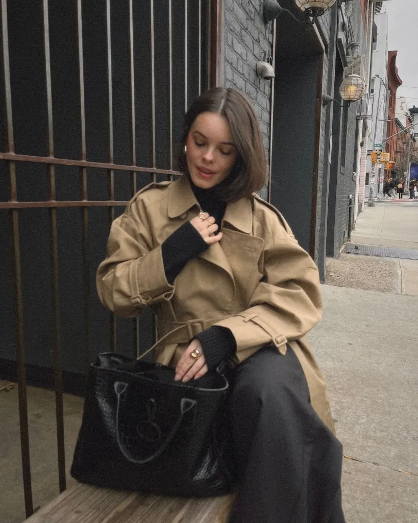 Coat Fall Outfits 2026 Short Trench With Black Turtleneck and Oversized Tote