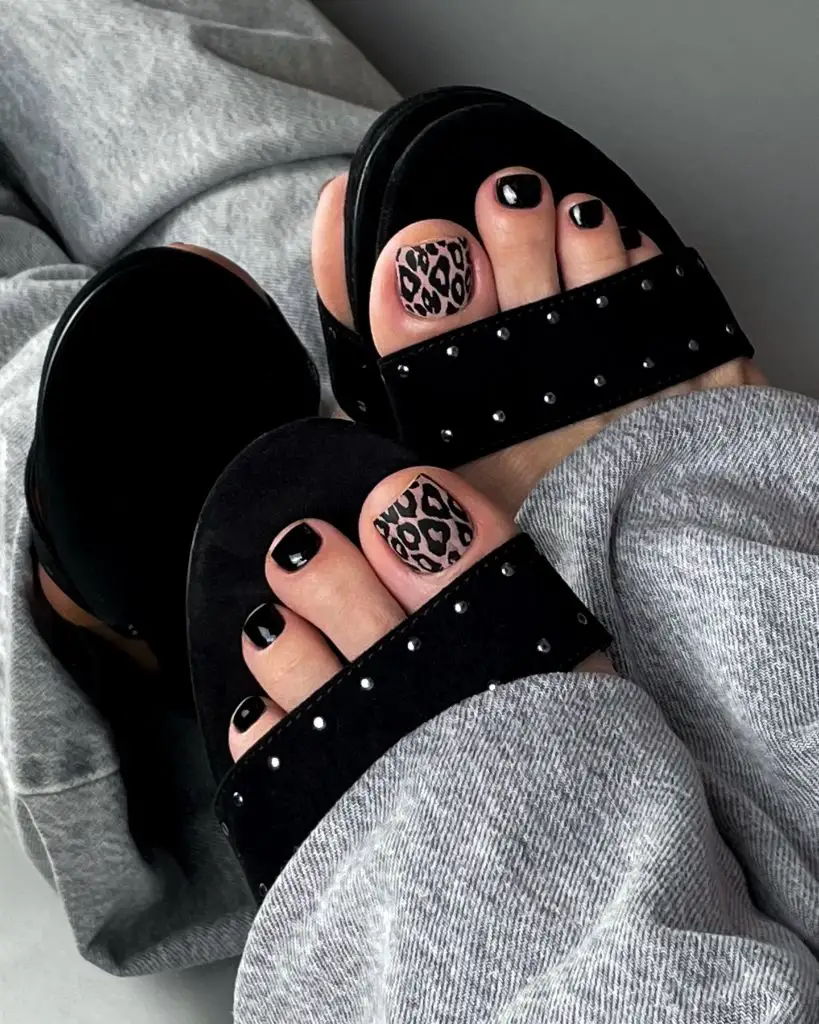 August Toe Nails 2026 Leopard Print Accent With Black Glossy Pedicure for Edgy Style