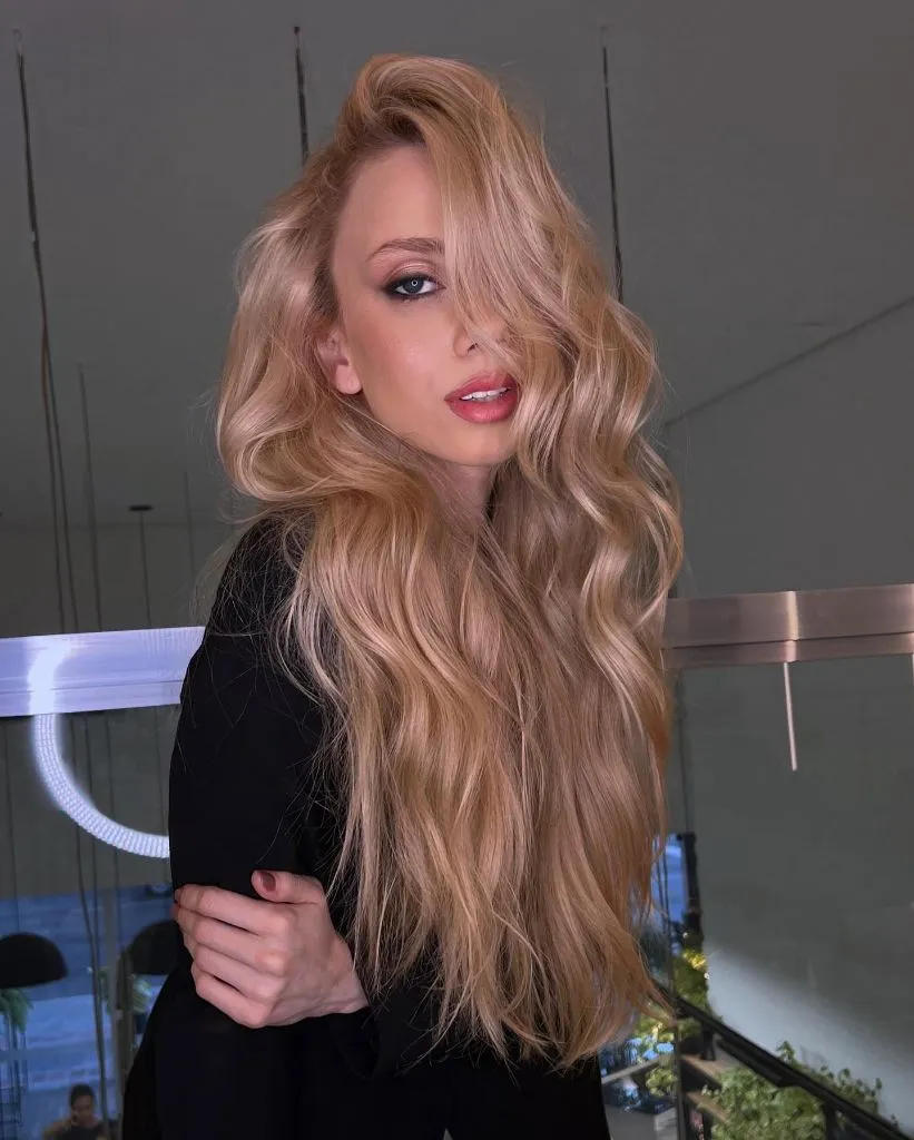 Fall Blonde Hair Colour 2026 Warm Golden Blonde with Long, Voluminous Waves for Fall Romance