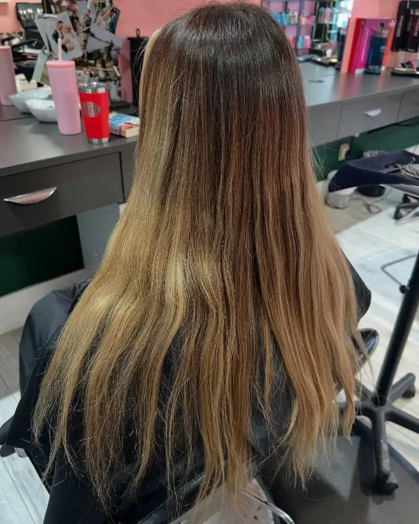 Fall Hairstyles for Long Hair 2026 Straight Brunette Ombré with Visible Root Grow-Out