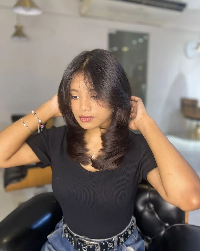 Fall Haircuts for Women 2026 Medium-Length Dark Layers With Soft Inward Ends