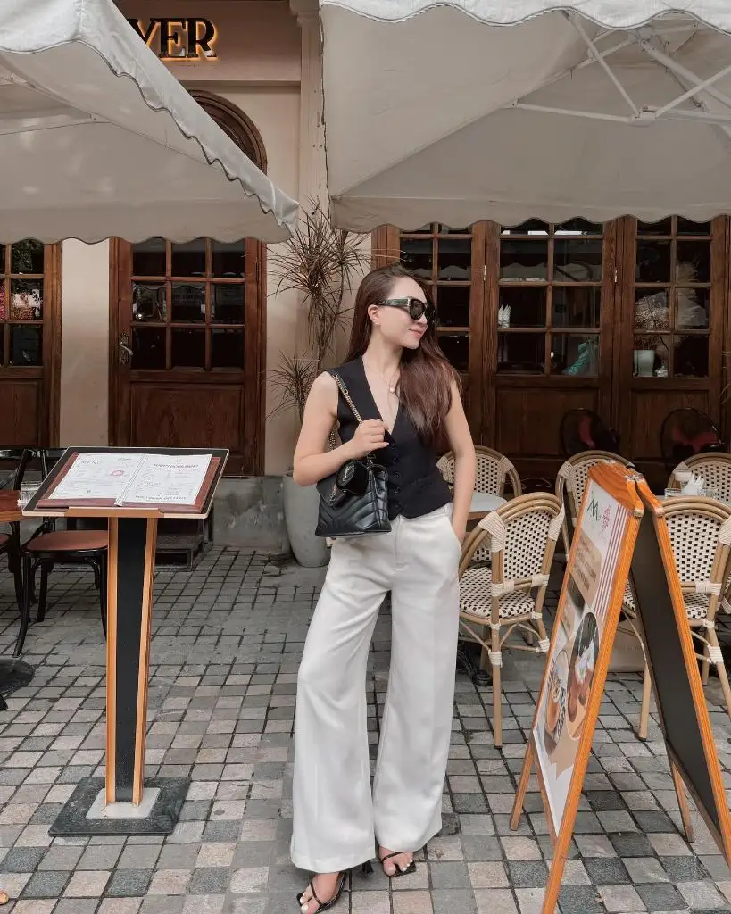 August Outfits 2026 Black Vest and White Wide-Leg Trousers for Café Afternoons