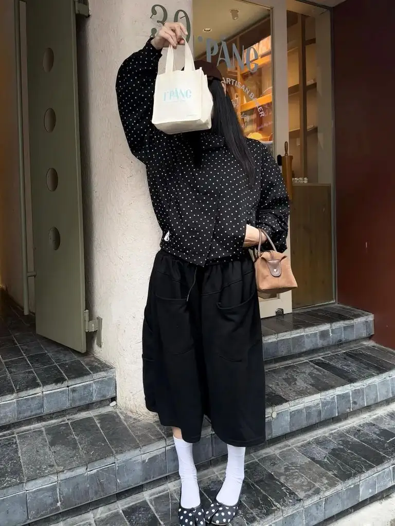 Fall Travel Outfits 2026 All-Black Polka Dot Layers With A Parisian Bakery Stop