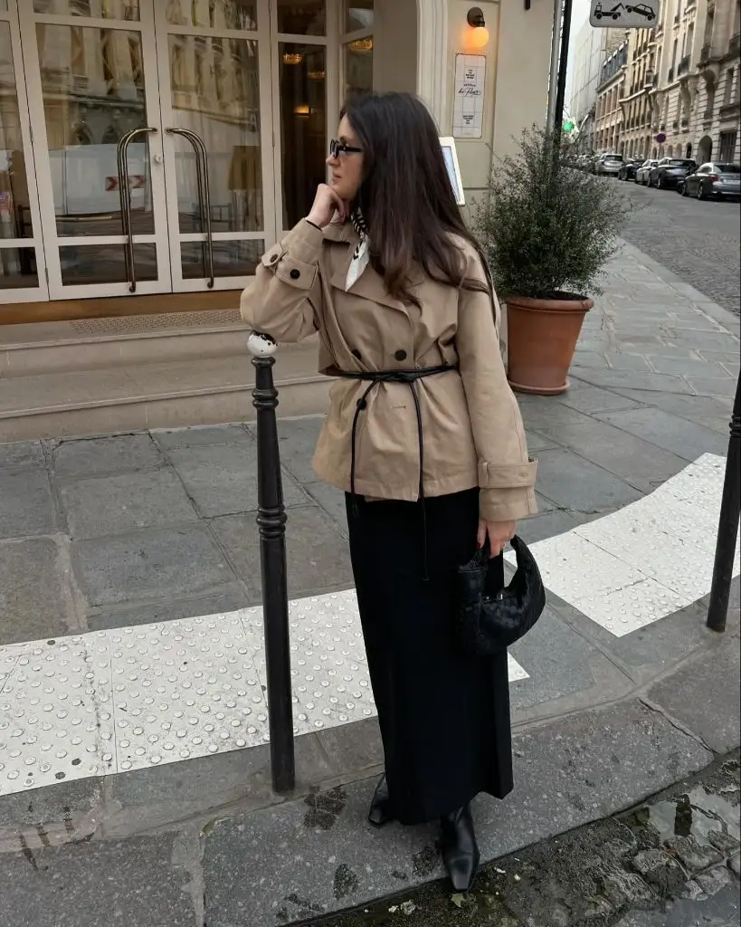 Fall Outfits With Peacoat 2026 Beige Cropped Trench With Black Maxi Skirt for Parisian Ease