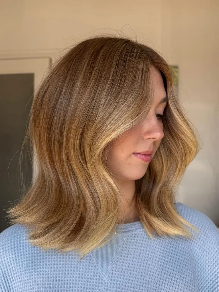 Fall Hairstyles for Short Hair 2026 Warm Honey Lob with Soft Effortless Waves