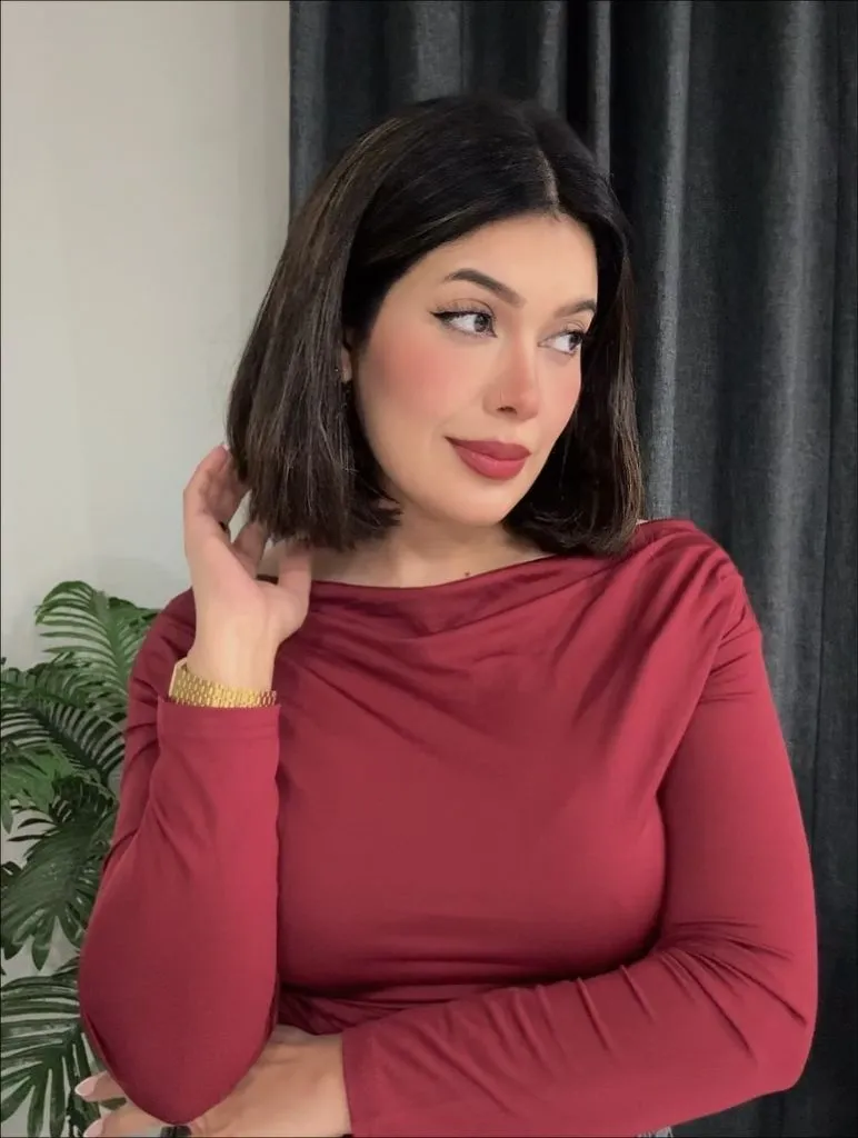 Fall Short Haircuts 2026 Polished Dark Bob With A Soft Burgundy Lip And Gold Jewelry