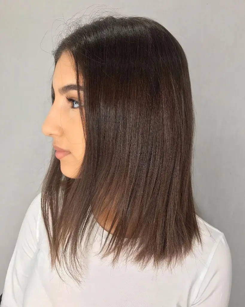 Bobbed Haircut for Women 2026 Sleek Brunette Lob with Seamless Collarbone Length