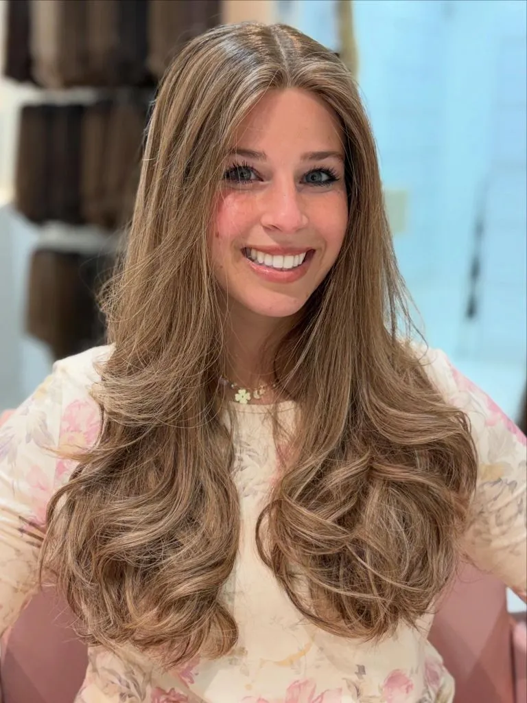 Fall Medium Haircuts 2026 Voluminous Sandy Blonde Layers With a Bouncy Blowout Finish