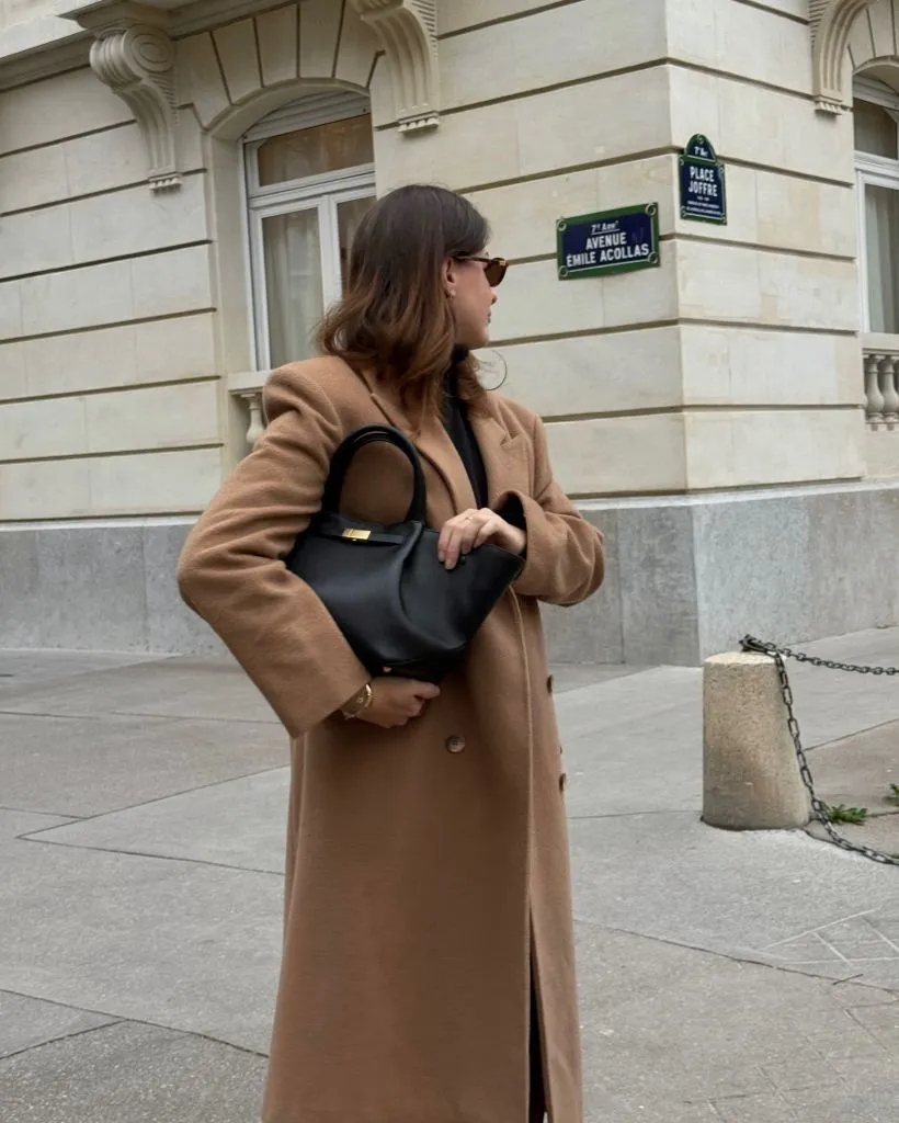 Fall Professional Outfits Women 2026 Camel Maxi Coat With Black Trousers And Top-Handle Bag