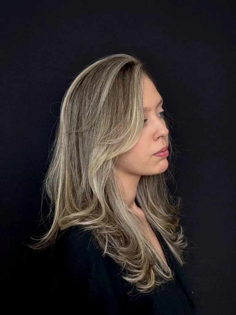 Fall Blonde Hair Colour 2026 Smoky Ash Blonde with Lived-In Waves and Natural Root Depth