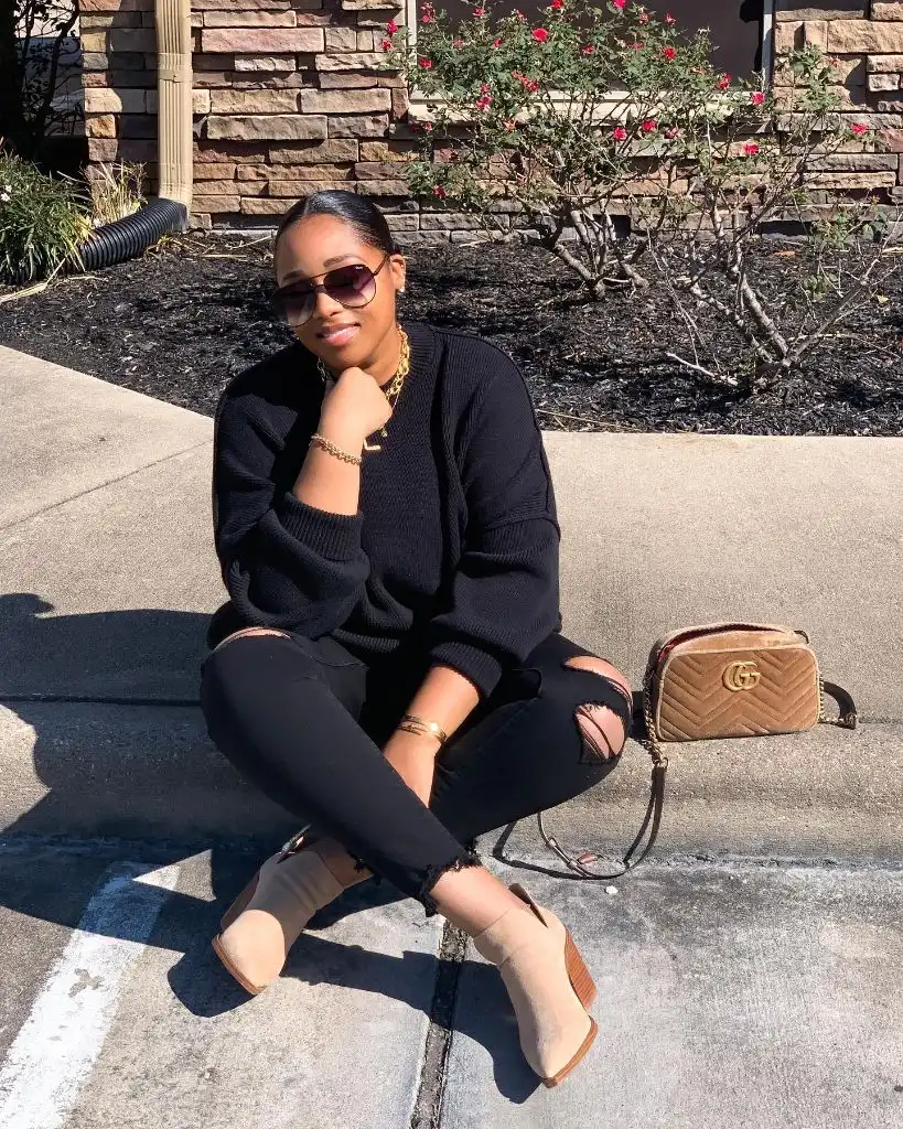 Nice Fall Outfits 2026 All-Black Sweater Set With Ripped Jeans and Tan Ankle Boots