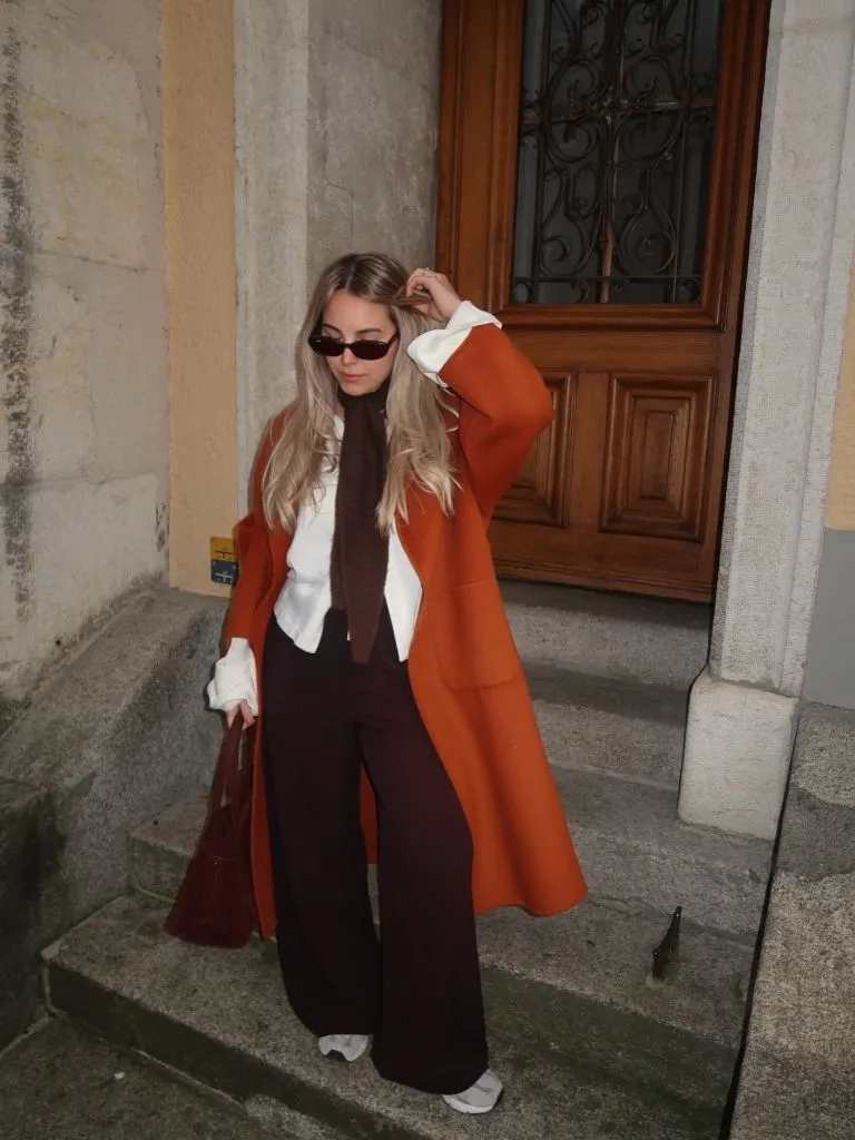 Nice Fall Outfits 2026 Burnt Orange Coat With Wide-Leg Trousers for Bold Autumn Color