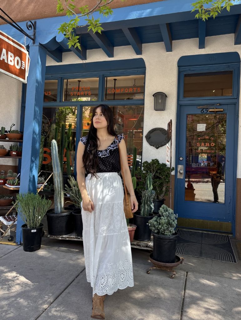 Fall Mom Outfits 2026 White Eyelet Maxi Skirt With Southwestern Flair