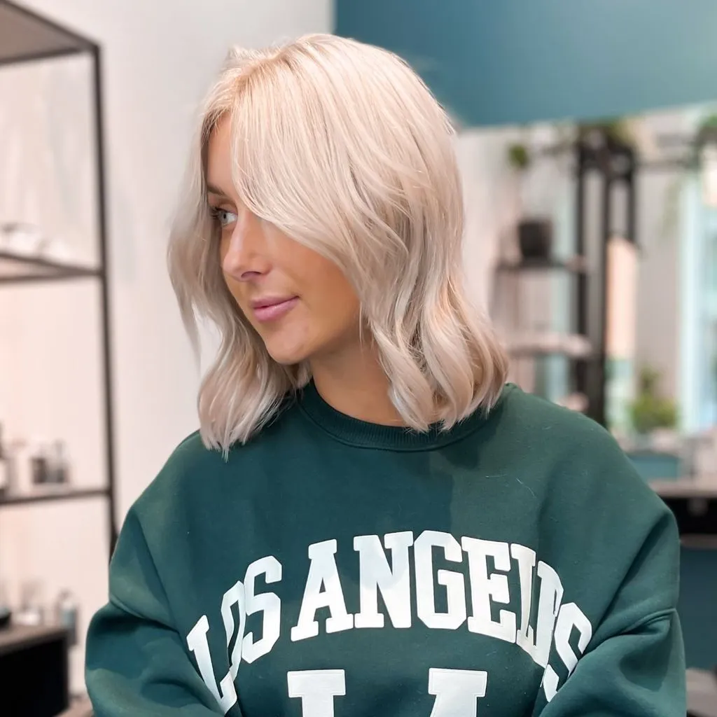 Fall Haircuts for Women 2026 Platinum Peach Textured Lob With Lived-In Waves