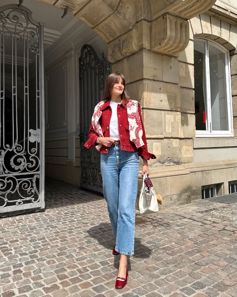 Fall Mom Outfits 2026 Red Patterned Jacket With Straight-Leg Jeans