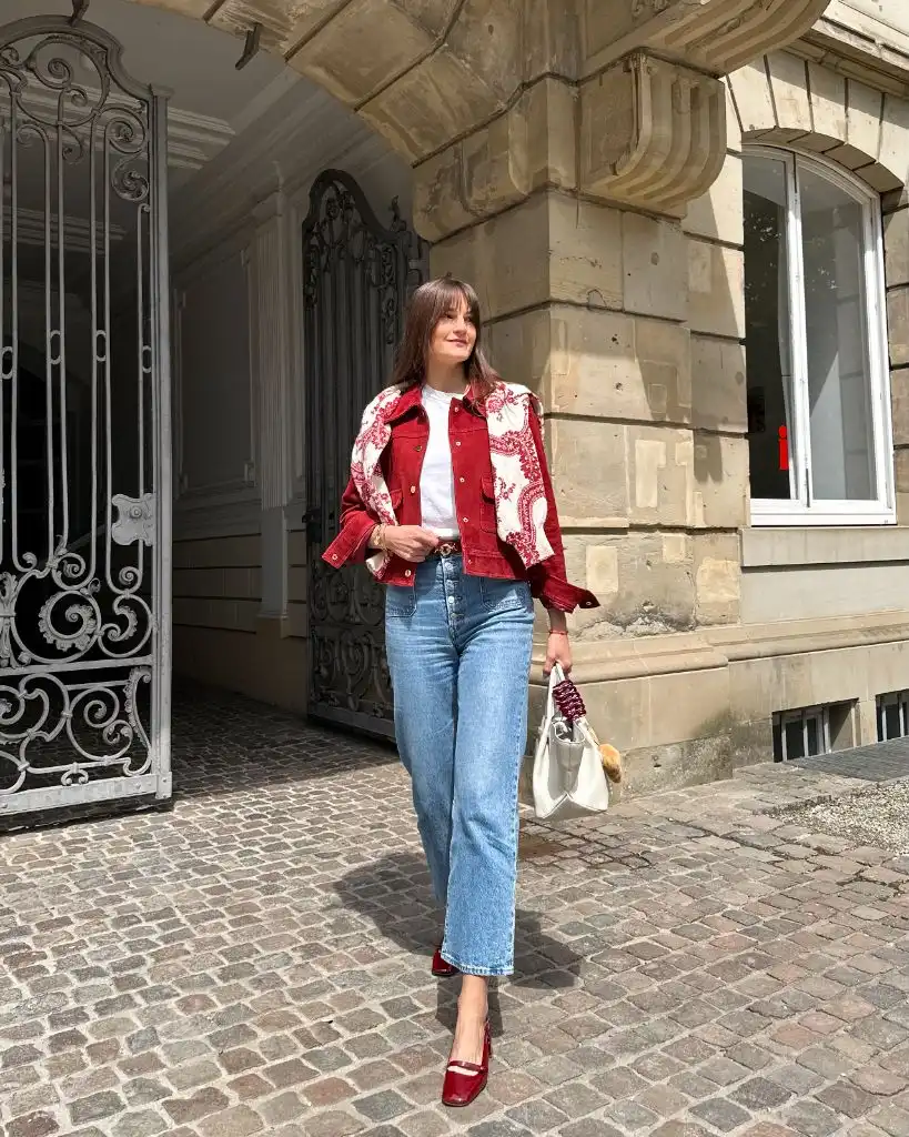 Fall Mom Outfits 2026 Red Patterned Jacket With Straight-Leg Jeans