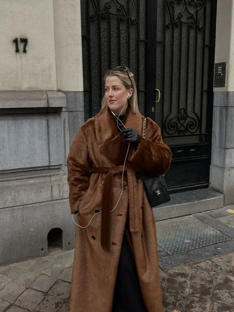 Fall Mom Outfits 2026 Rich Brown Belted Coat For Cold Mornings