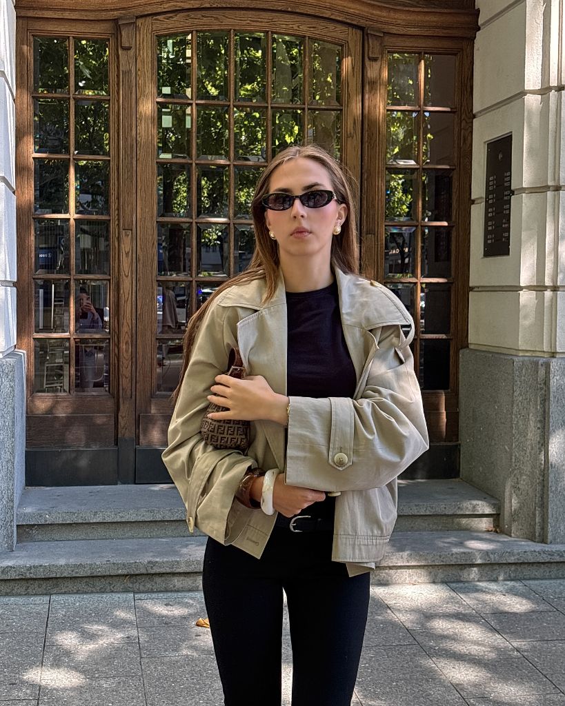 Early Fall Outfits 2026 Beige Cropped Trench With Fendi Baguette for Polished Minimalism