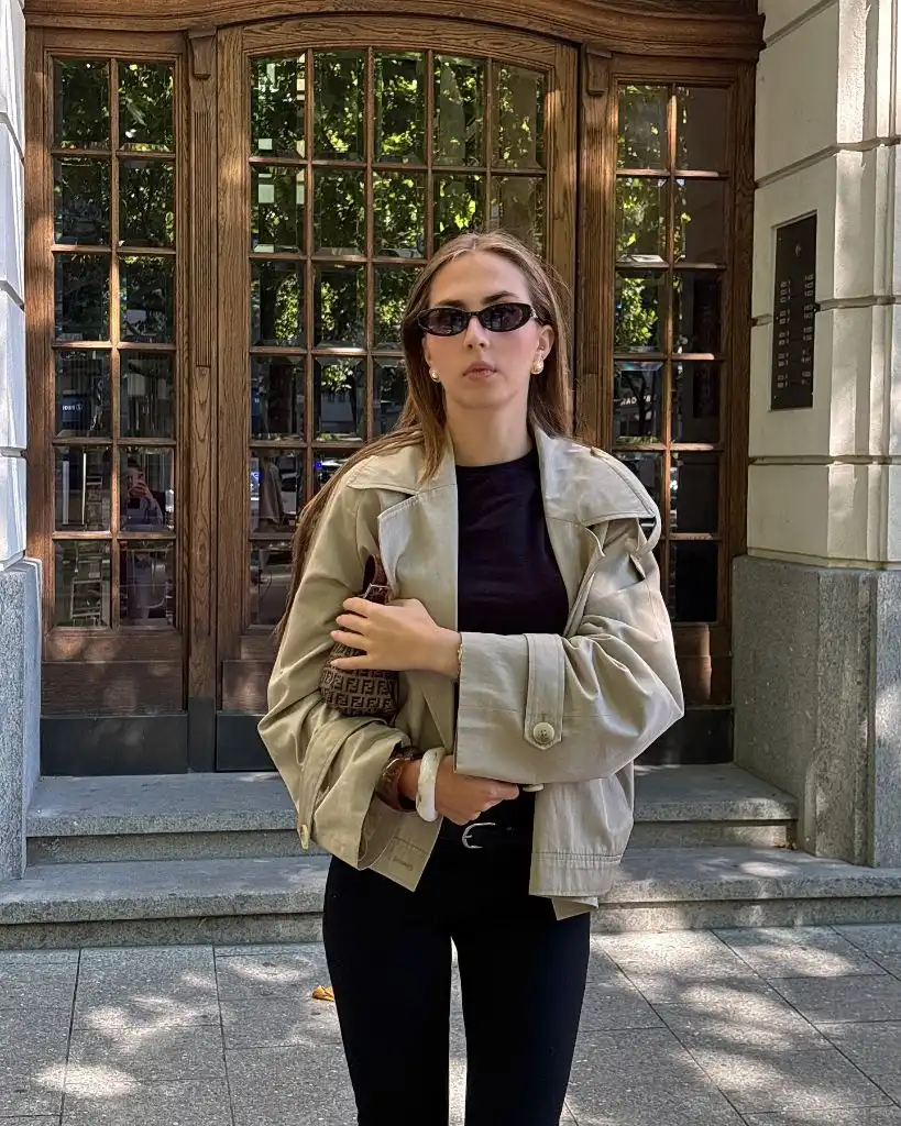 Early Fall Outfits 2026 Beige Cropped Trench With Fendi Baguette for Polished Minimalism