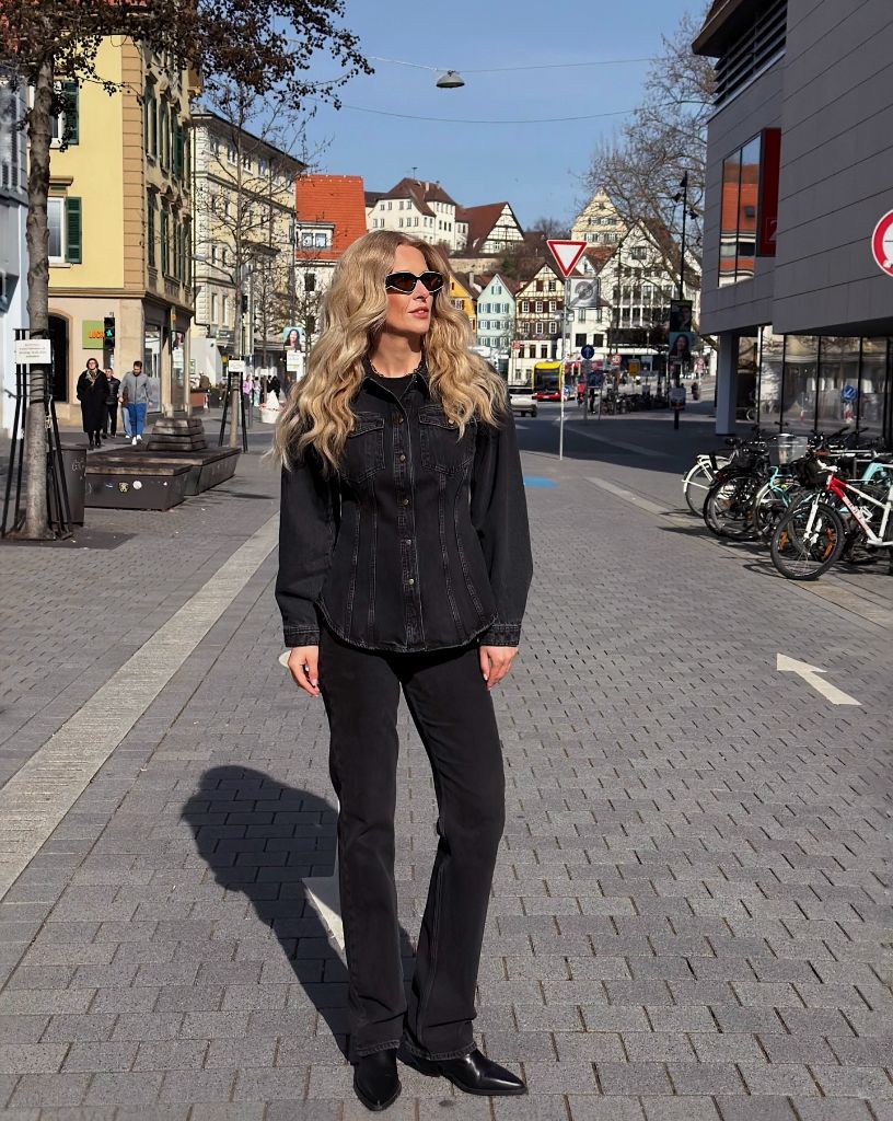 Fall Classy Outfits Women 2026 Black Seamed Denim Shirt and Flares for Market-Square Light