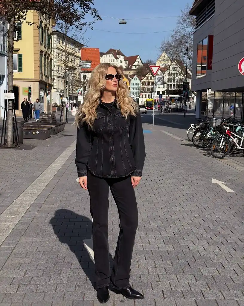 Fall Classy Outfits Women 2026 Black Seamed Denim Shirt and Flares for Market-Square Light