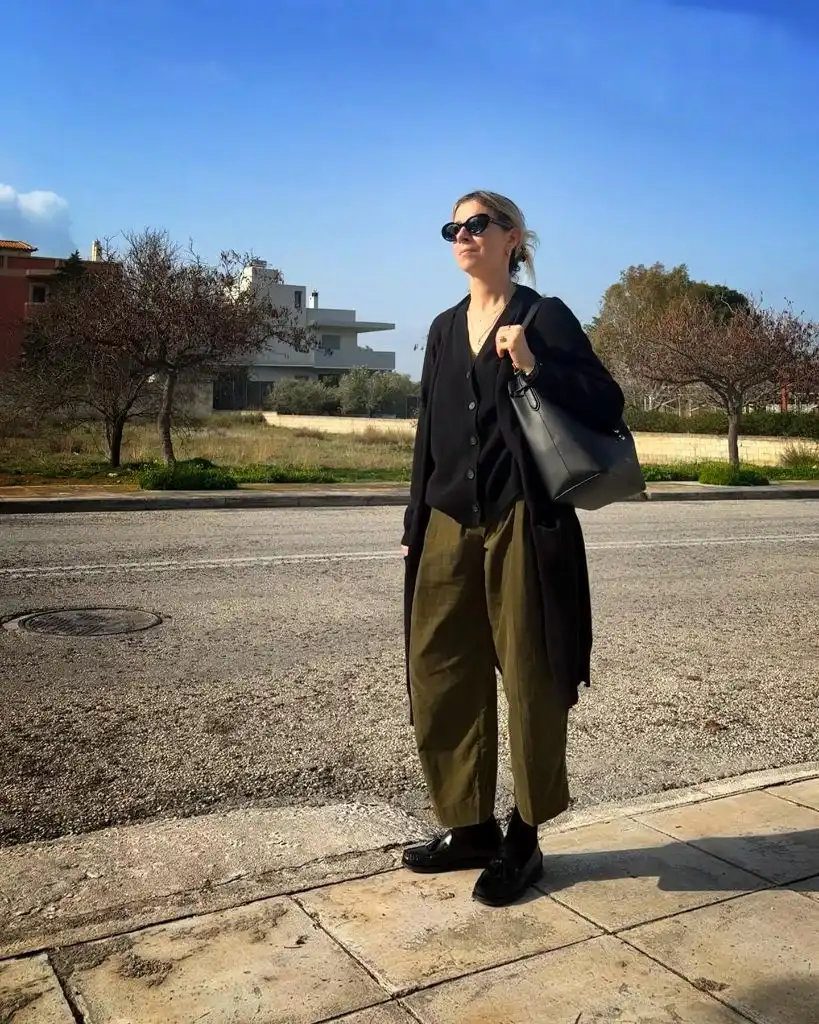 Comfy Fall Outfits 2026 Black Cardigan and Olive Trousers for an Easy Mediterranean Morning