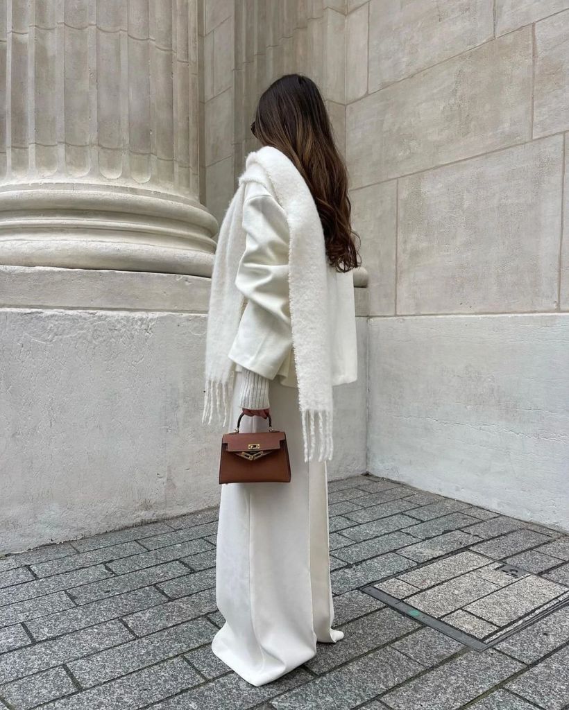 Nice Fall Outfits 2026 All-White Layers With a Cognac Structured Bag