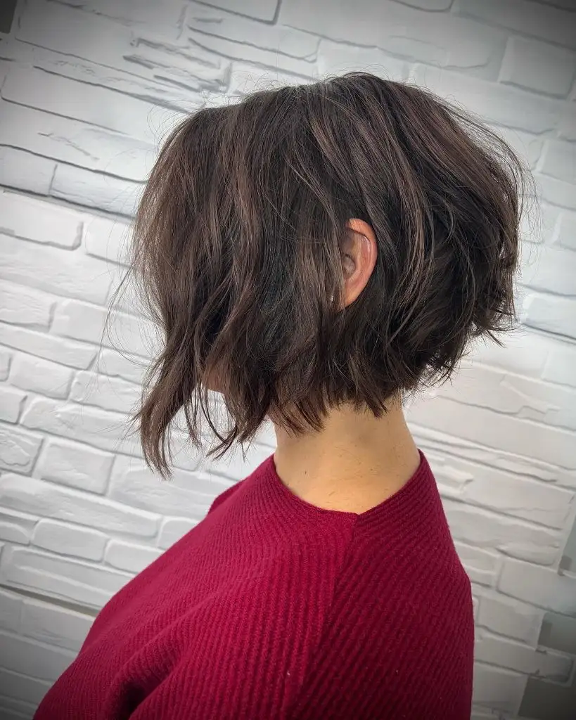 Fall Hairstyles for Short Hair 2026 Choppy Textured Chin-Length Bob with Natural Movement
