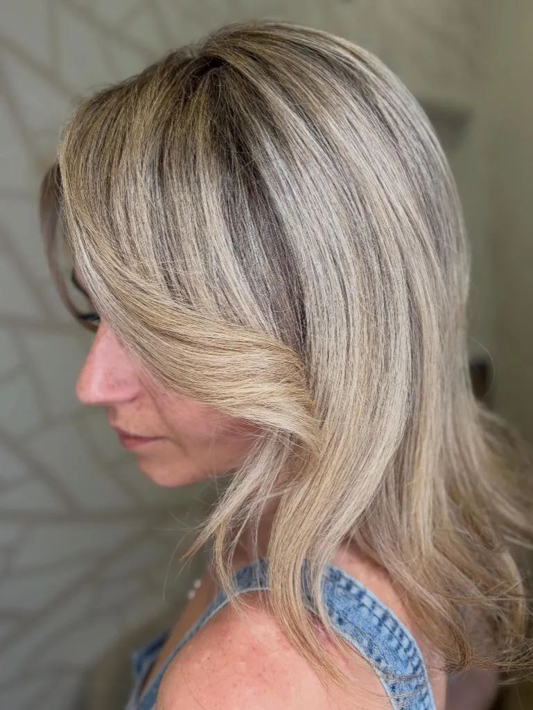 Fall Medium Haircuts 2026 Ash Blonde Layers With a Natural Root Shadow