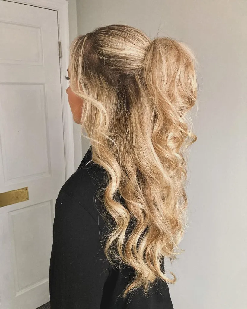 Fall Hairstyles for Long Hair 2026 Curled High Ponytail in Warm Champagne Blonde