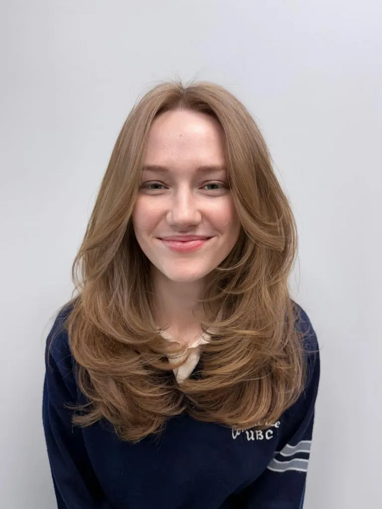 Fall Hairstyles for Long Hair 2026 Soft Strawberry Blonde with Gentle Volume and Feathered Ends