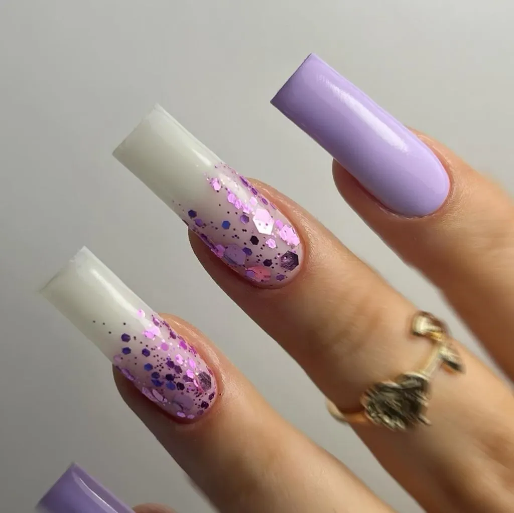 August Nails Ideas 2026 Lavender and Glitter Coffin Nails for a Sparkling August Night Out