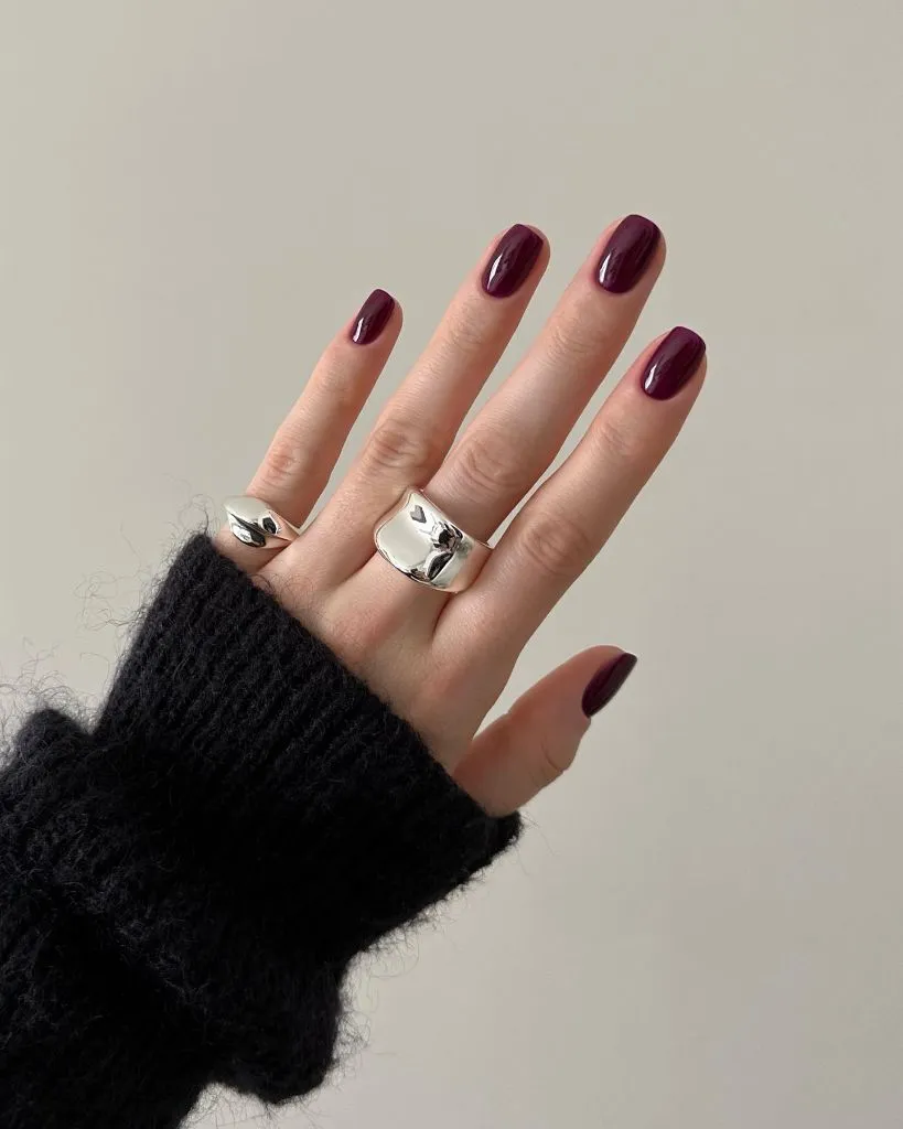 Fall Burgundy Nails With Design Plum Burgundy Rounded Nails With Silver Rings: Cozy-Chic Fall Burgundy Nails With Design