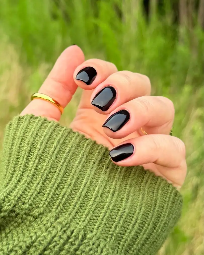 Dark Fall Nails 2026 Short Glossy Black Nails With Autumn Dark Nail Energy