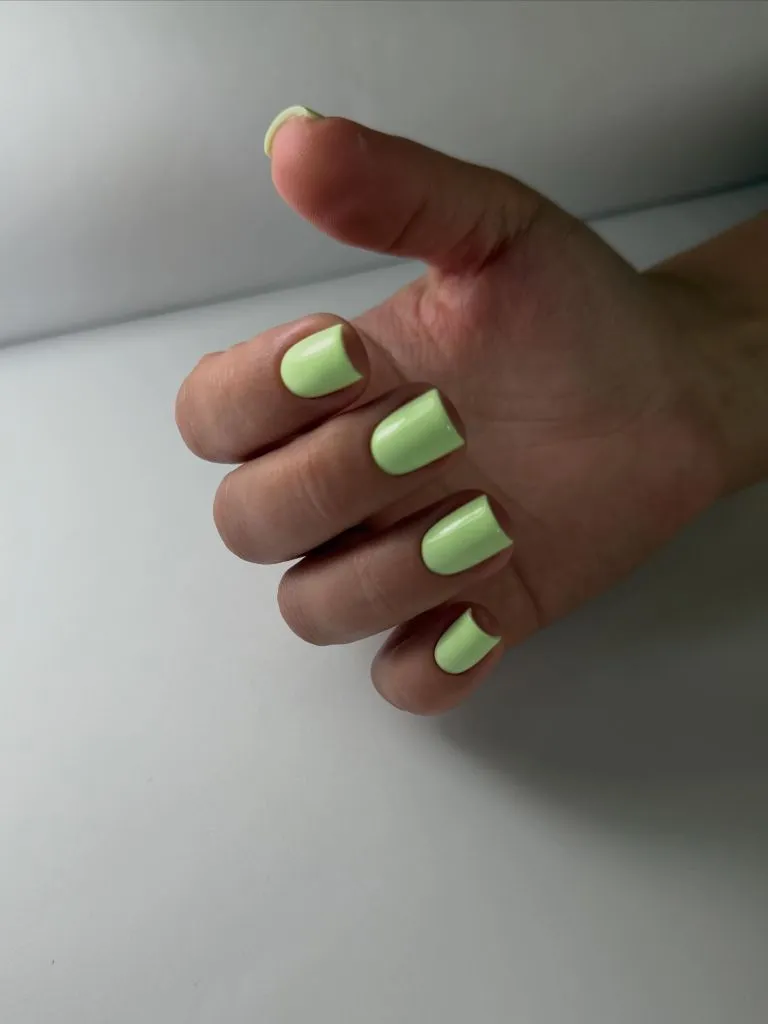 Simple Fall Short Nails Pistachio Green Simple Fall Short Nails