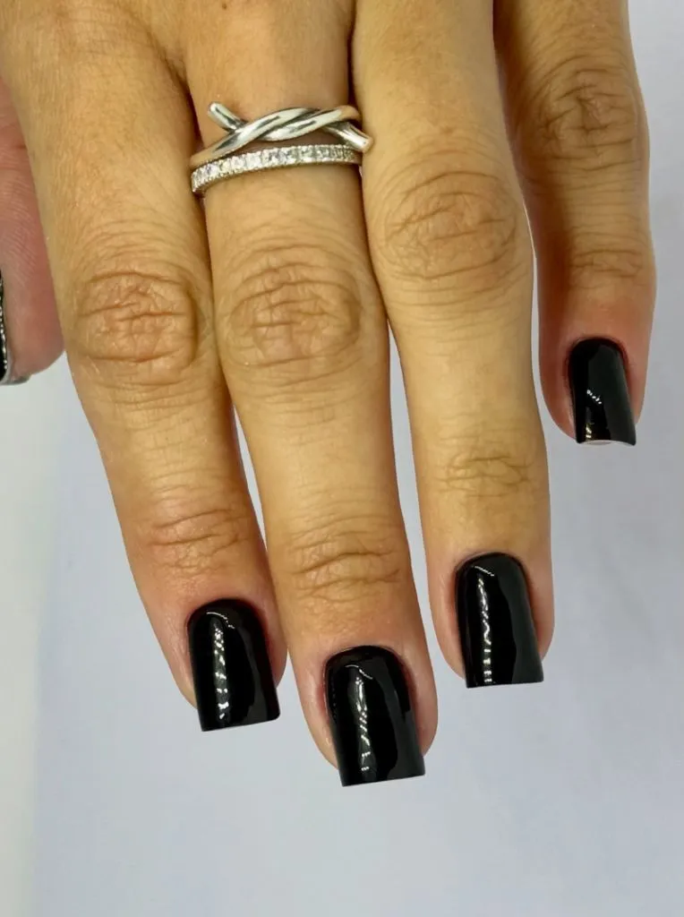 Dark Fall Nails 2026 Jet Black Square Nails With High-Gloss Dark Fall Finish