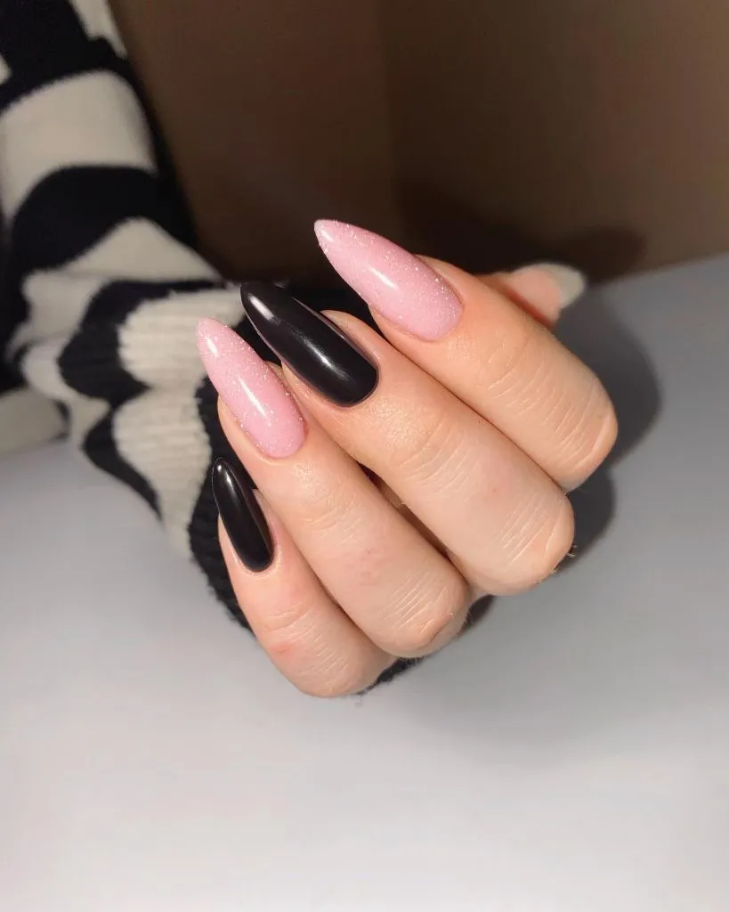 Fall Almond Nails 2026 Alternating Black and Shimmer Pink Almond Nails