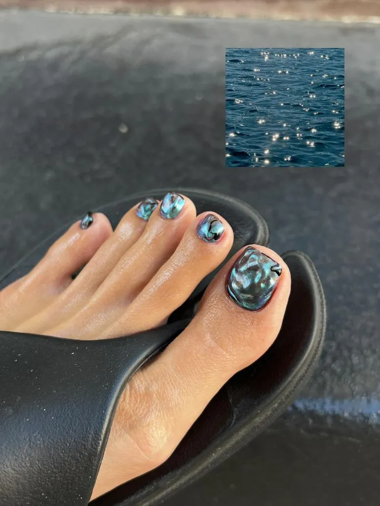 Fall Pedicure Ideas 2026 Ocean Abalone Shell Pedicure in Iridescent Teal on Short Round Nails
