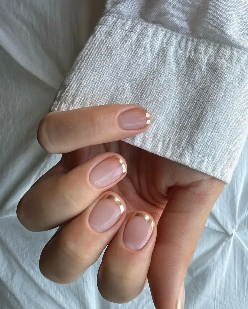 Simple Fall Short Nails Gold-Tipped French Manicure Simple Fall Short Nails