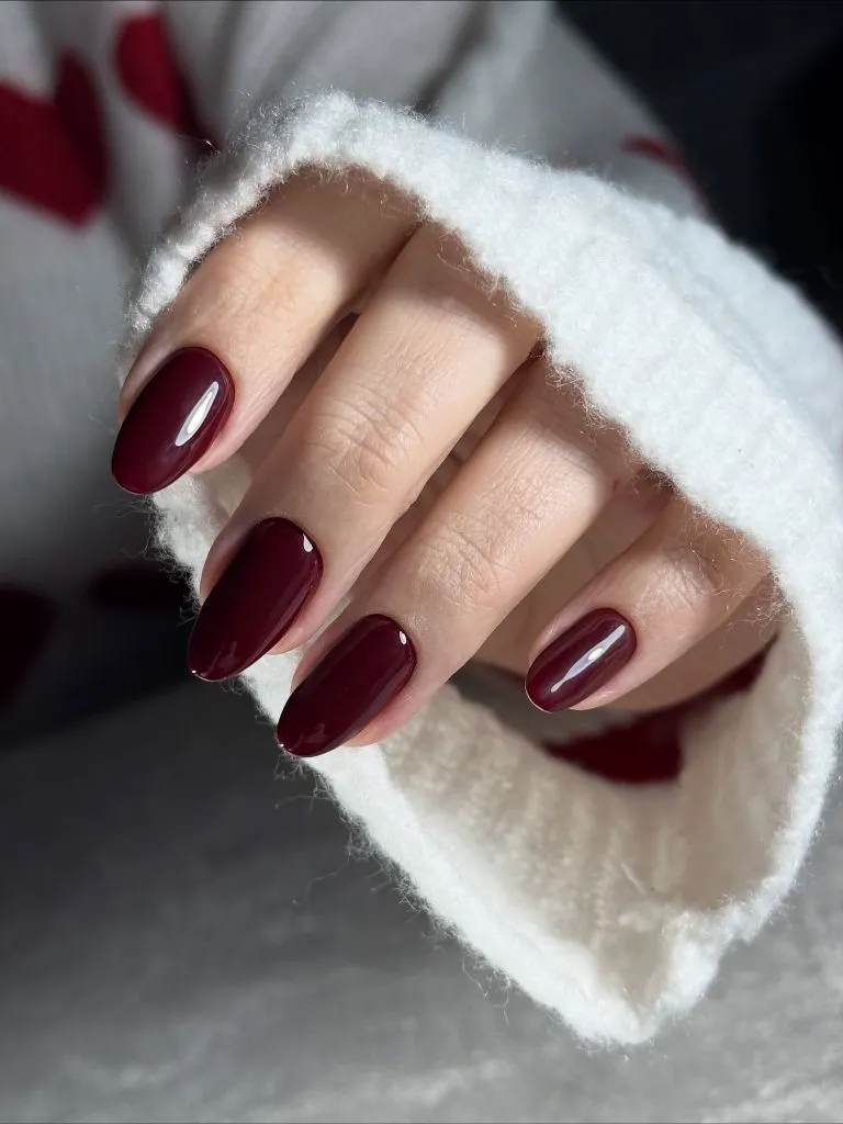 Fall Burgundy Nails With Design Deep Burgundy Oval Nails With Cozy Knit Vibes: Simple Fall Burgundy Nails With Design Appeal