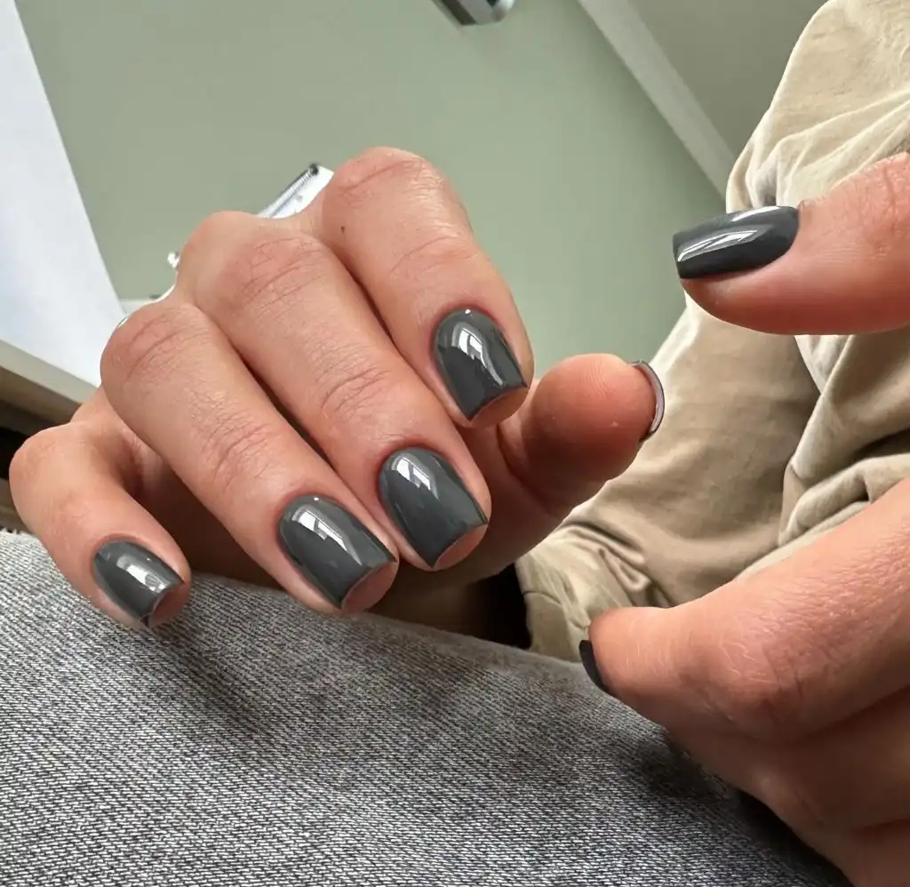 Simple Fall Short Nails Charcoal Grey Glossy Simple Fall Short Nails